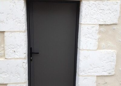 Rénovation porte entrée veigné