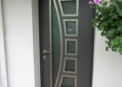 Rénovation porte entrée veigné